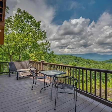 Mountain View Cabin In Saluda With Full Kitchen